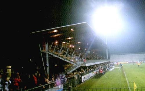 Waldstadion - Haupttrib&uuml;ne auf Stelzen