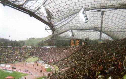Olympiastadion - Blick von der Haupttrib�ne in die Kurve