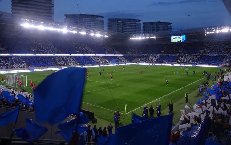 Stadi&oacute;n Teheln&eacute; pole