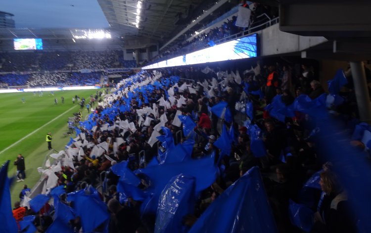 Stadi&oacute;n Teheln&eacute; pole