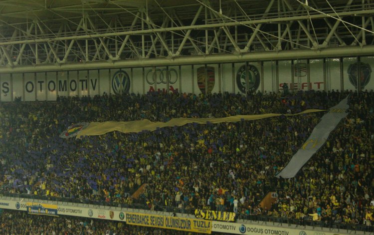 Ş&uuml;kr&uuml; Saracoğlu Stadi