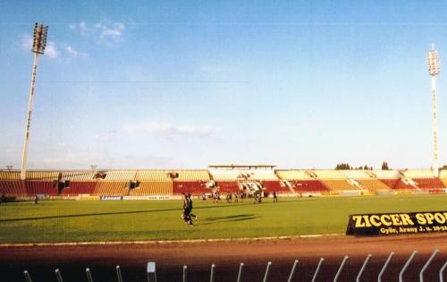 Gy&ouml;ri Stadion - Gegenseite