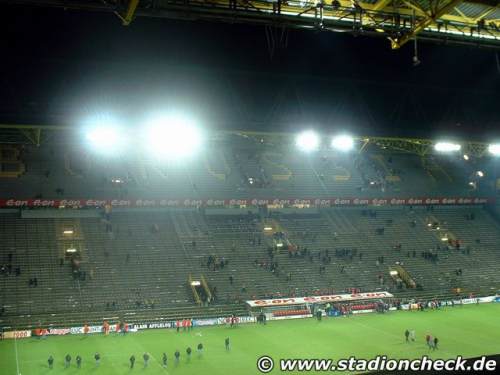 Westfalenstadion - Gegentrib&uuml;ne nach Spielende