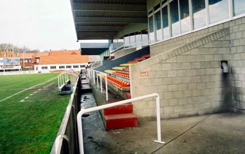 Louis Lucas Stadion - Blick &uuml;ber die Trib&uuml;ne