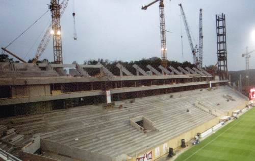RheinEnergieStadion - Baustelle auf der L&auml;ngsseite.