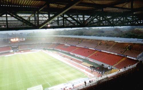 RheinEnergieStadion - Alt (Blick von der neuen Hintertortrib&uuml;ne auf die Reste vom M&uuml;ngersdorfer Stadion)