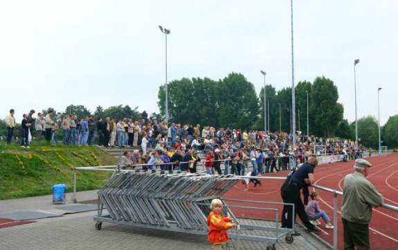 Grafschafter Kampfbahn - Ausgebaute L�ngsseite