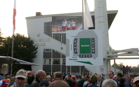 Georg-Melches-Stadion - S&uuml;dtrib&uuml;ne im Profil
