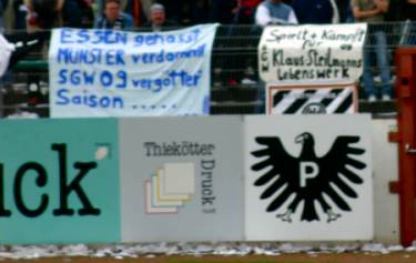 Preu�en-Stadion - Botschaften an die Spieler der SG 09, letztendlich ungeh�rt