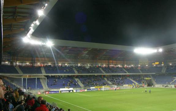 Stade Bonal - Hintertorbereich mit G&auml;ste'k&auml;fig'
